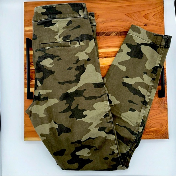 Banana Republic Camo Woman’s Size 0 Skinny Pants - Picture 1 of 4